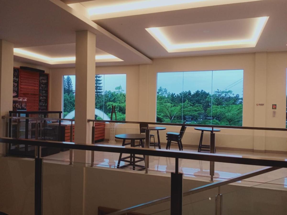Oyo 90102 Edotel Hotel By Dbest Hospitality 万隆 外观 照片