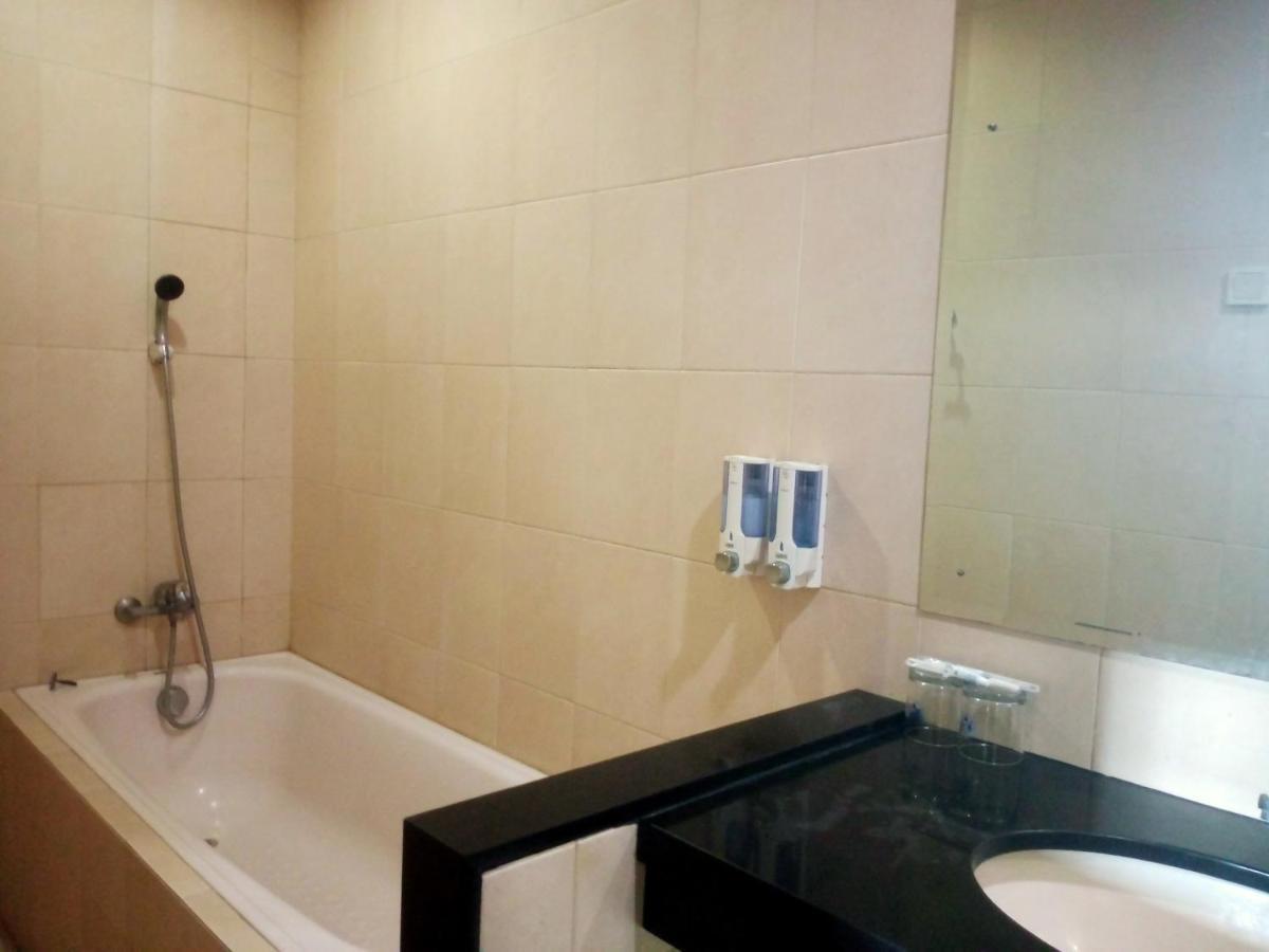Oyo 90102 Edotel Hotel By Dbest Hospitality 万隆 外观 照片