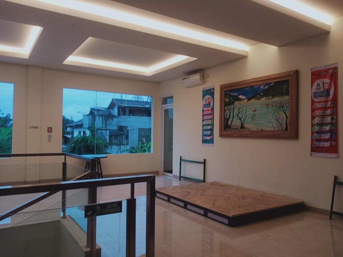 Oyo 90102 Edotel Hotel By Dbest Hospitality 万隆 外观 照片